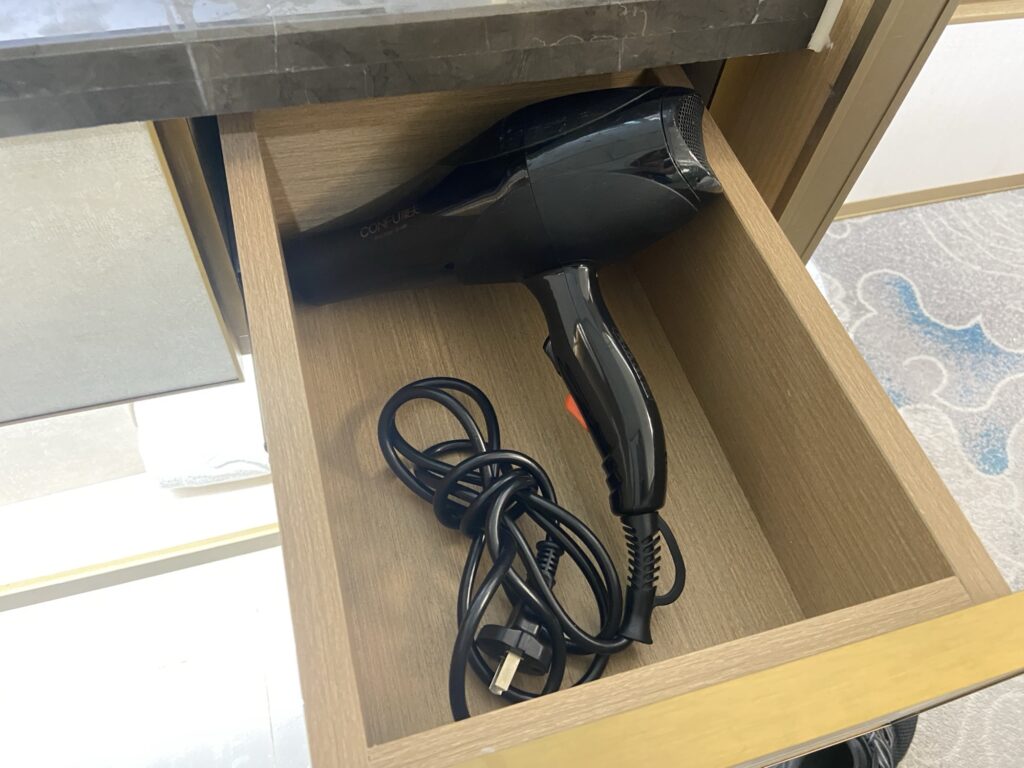 ドライヤー
風量が強くて良かった